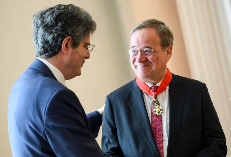 Laschet erhält Orden der Ehrenlegion