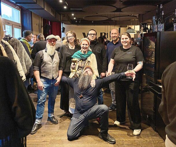 Veranstalter Pascal Fetzer (Mitte) freut sich über den Erfolg seines Heidnischen Mittags.