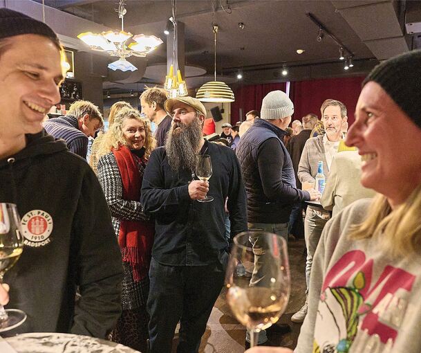 Es wird getrunken, getanzt und entspannt.