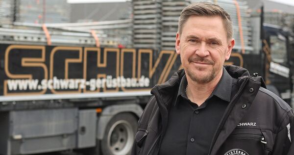 René Schwarz im Betriebshof seines Pleidelsheimer Gerüstbauunternehmens.