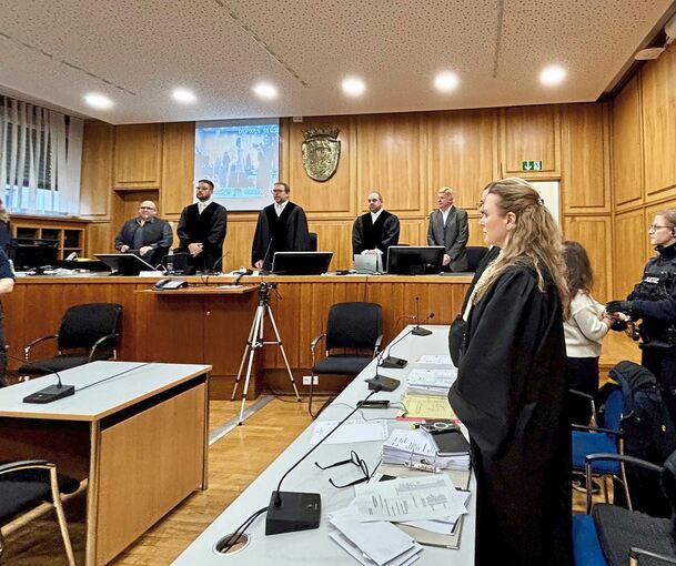 Die neu besetzte Schwurgerichtskammer beim neuerlichen Prozessauftakt am 19. Dezember.