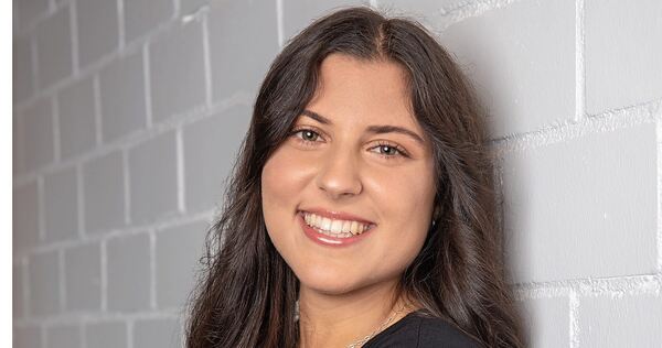 Yasmin Habaal strebt eine Promotion im Fach Theaterpädagogik an.