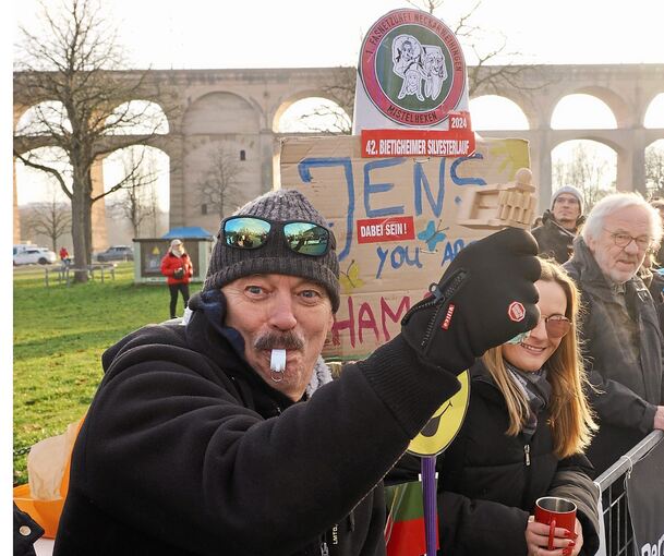 Gute Stimmung bei den Zuschauern ist beim Bietigheimer Silvesterlauf gesetzt.