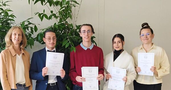 Ausgezeichnete Schülerinnen und Schüler der Robert-Franck-Schule.