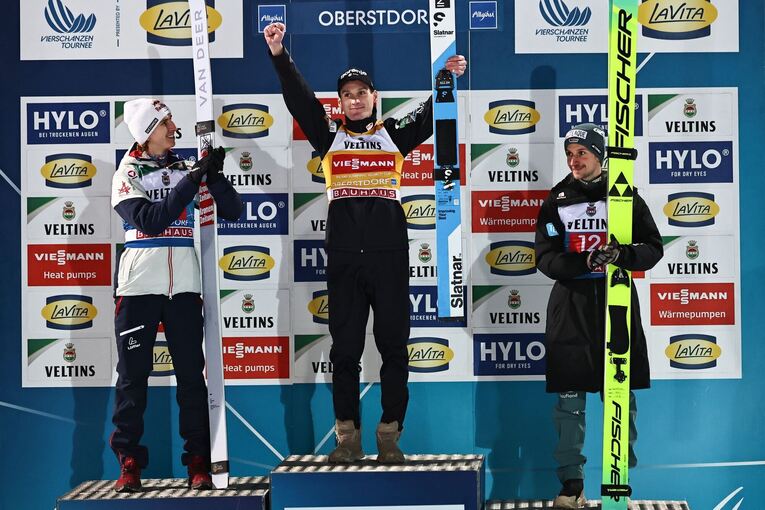 Das Siegerpodest von Oberstdorf