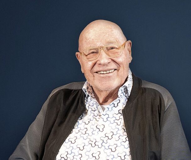 Eberhard Bezner, der langjährige frühere Geschäftsführer und heutige Mitgesellschafter der Olymp Bezner KG, feiert am 31. Dezember seinen 90. Geburtstag.