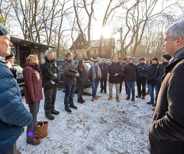 Vertreter von Bima, Bundesforst, Bogenschützen und den Städten Asperg und Tamm beim Vor-Ort-Gespräch.
