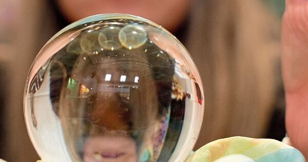 Im neuen Jahr geht‘s rund – fast so rund wie diese Kugel. Damit sie aber nicht davonrollt, gibt es wieder zahlreiche Baustellen, die sich ihr in den Weg, nunja, stellen, daher der Name.