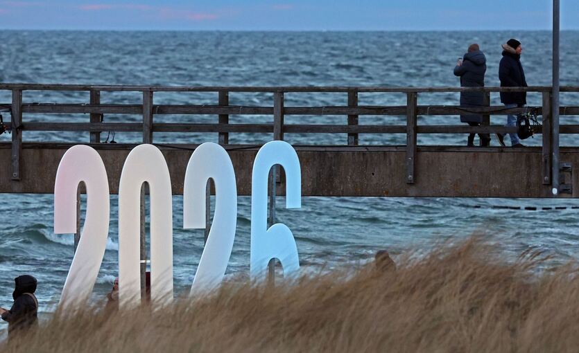 Installation "Zingst 2026" für Silvester am Ostseestrand Installation "Zingst 2026" für Silvester am Ostseestrand