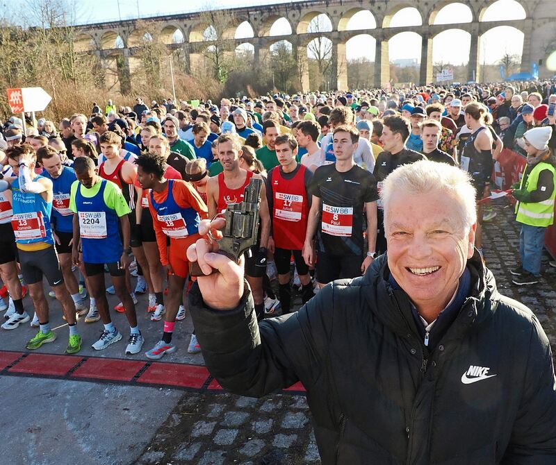 OB Jürgen Kessing gibt den Startschuss. OB Jürgen Kessing gibt den Startschuss.