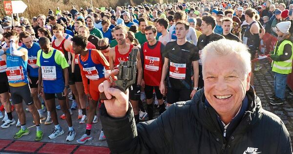 OB Jürgen Kessing gibt den Startschuss.