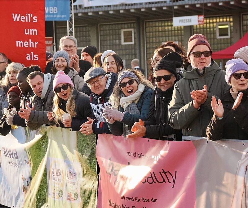 Die Zuschauer geben alles. Die Zuschauer geben alles.