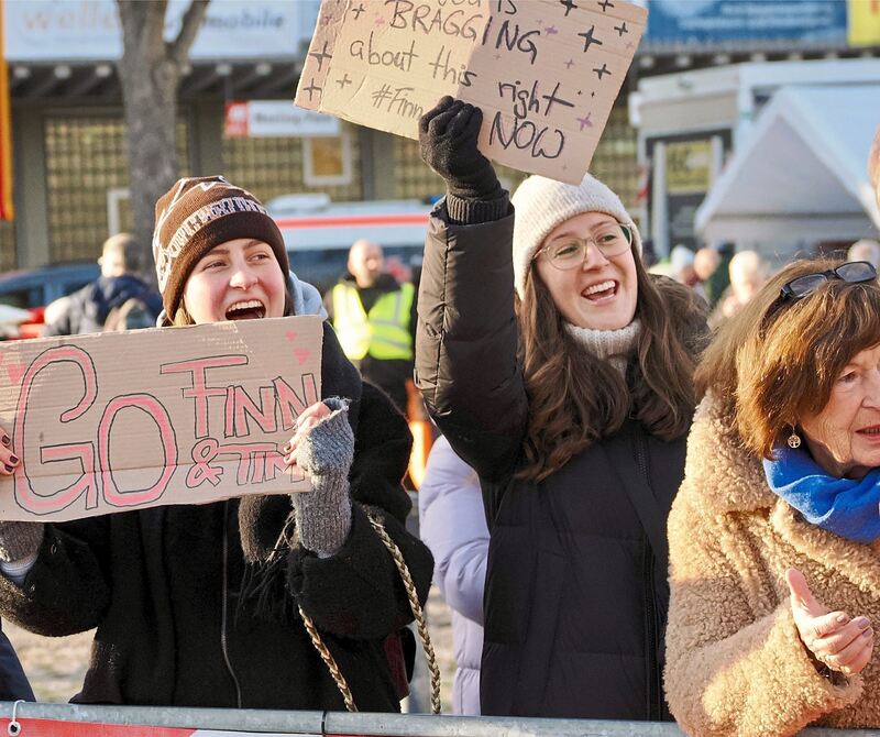 Unterstützung von Freunden und Familien. Unterstützung von Freunden und Familien.