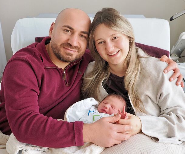 Kim und Sezgim aus Tamm freuen sich über die Geburt ihres ersten Kindes Ilyas am Neujahrstag.