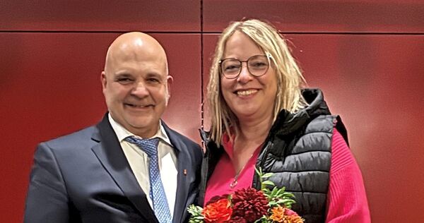 Nach seiner letzten Gemeinderatssitzung in Tamm: Robert Malessa mit seiner Partnerin Romy Wieland.