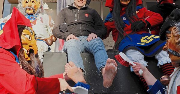 Rathaussturm-der-Steinheimer-Hexen-mit-neuem-Song