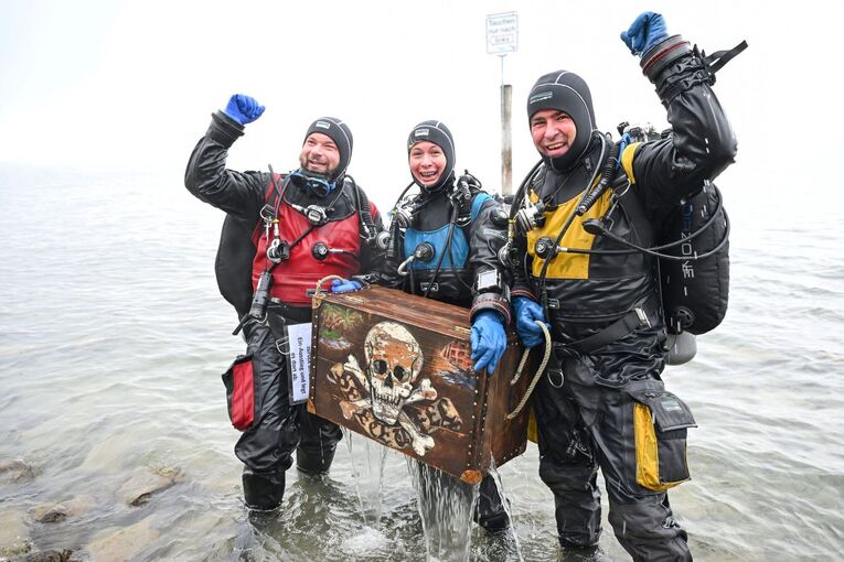 Traditionelles Dreikönigstauchen in Überlingen Traditionelles Dreikönigstauchen in Überlingen