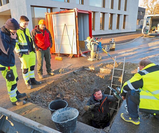 Am Montag wurde der Rohrbruch in der Jahnstraße aufgespürt - die Reparatur konnte beginnen.