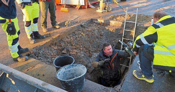 Am Montag wurde der Rohrbruch in der Jahnstraße aufgespürt - die Reparatur konnte beginnen.