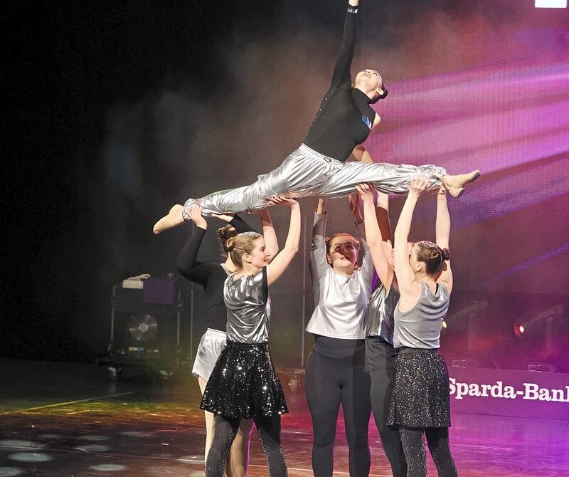 Sportlerinnen der GSV aus Pleidelsheim zeigten ihre akrobatischen Einlagen zu Beginn der Gala.