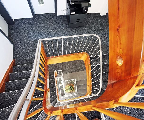 Die Treppe im Mundelsheimer Rathaus: Bürgermeister Boris Seitz will hier in der Chefetage bleiben.