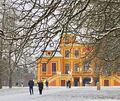Wie Puderzucker liegt der Schnee rund um das Schloss Favorite in Ludwigsburg.
