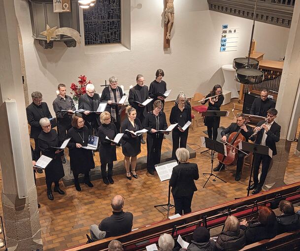 Projektchor und Instrumentalisten beim Konzert in der Mauritiuskirche.
