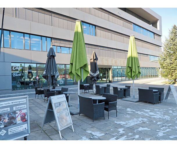 Das Café Rathaus Bäck in Remseck: Der Außenbereich ist immer wieder von Vandalismus betroffen.