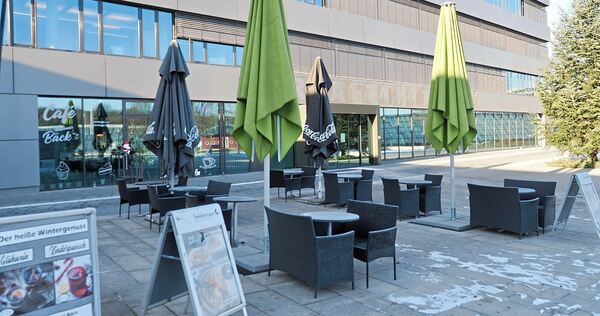 Das Café Rathaus Bäck in Remseck: Der Außenbereich ist immer wieder von Vandalismus betroffen.