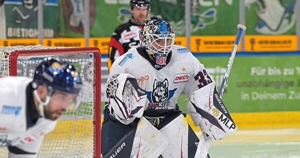 Philipp Maurer im Auswärtsspiel der Huskies bei den Bietigheim Steelers.