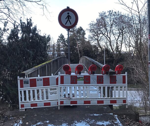 Jeden Winter das gleiche Schauspiel: Die Brücke wird gesperrt.