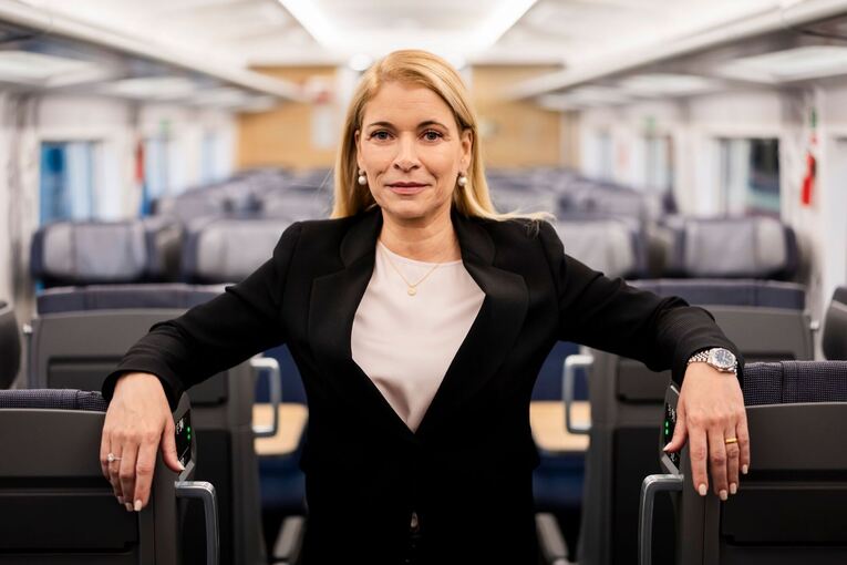 Bahnchefin Evelyn Palla äußert sich zur Pünktlichkeit der Züge.
