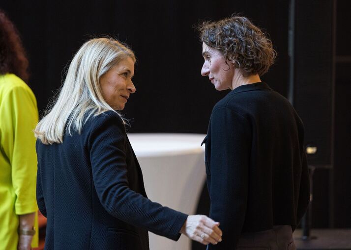 Bahnchefin Palla und EVG-Vertreterin Ingenschay