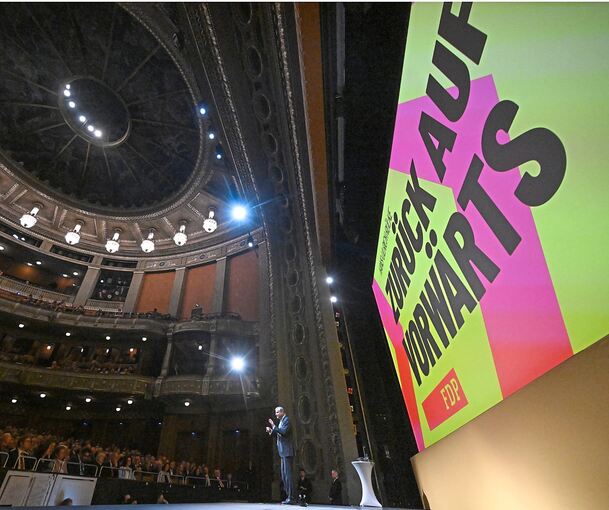 Die FDP spricht sich an Dreikönig in der Stuttgarter Oper Mut zu: In zwei Monaten geht es für die einst so stolze Partei bei der Landtagswahl dann um alles.