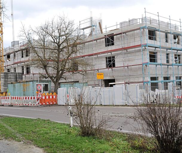 Das Bauprojekt an der Hauptstraße in Höpfigheim (hier von Mundelsheim her kommend gesehen) ruht derzeit.