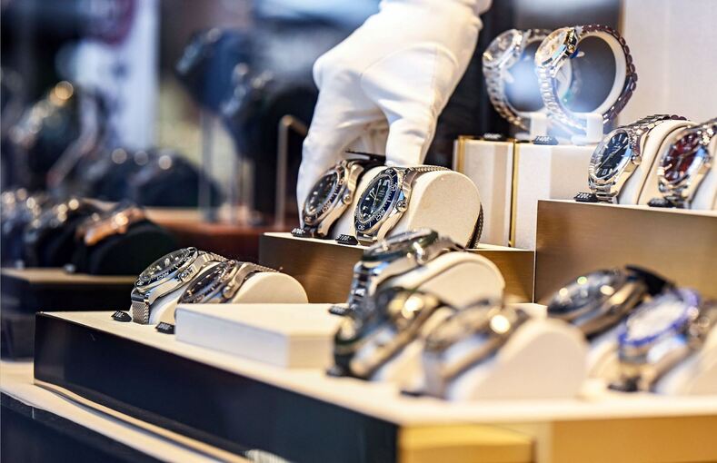 Luxusuhren in einem Juweliergeschäft