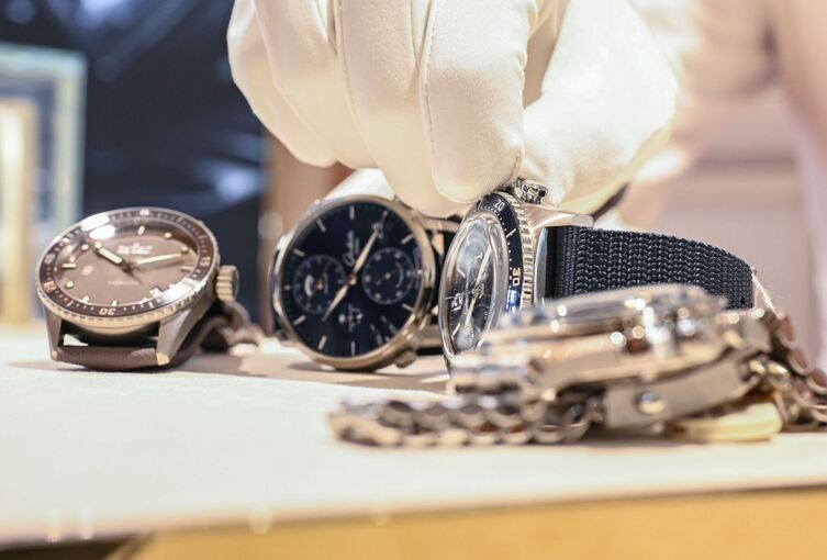 Luxusuhren in einem Juweliergeschäft