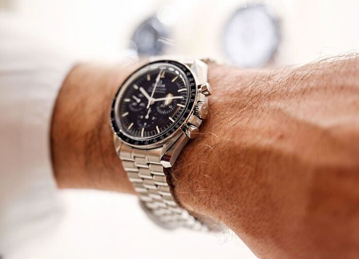 Luxusuhren in einem Juweliergeschäft