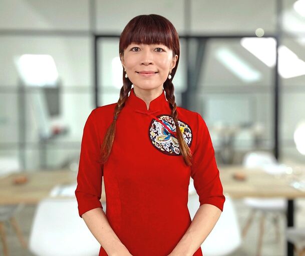 Qin Xie ist ein echtes Multitalent. Die kreative Köchin hat unter anderem das Kochbuch „Sichuan-Pfeffer meets Sauerkraut“ herausgegeben.