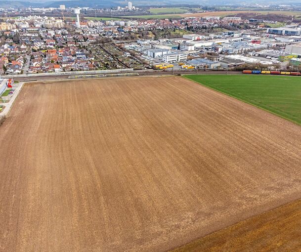 Der Schanzacker bei Asperg. Ist es trotz sinkender Flüchtlingszahlen weiterhin notwendig, hier eine Landeserstaufnahmestelle zu bauen? Rainer Wieland, der Vorsitzende des Stuttgarter Regionalverbandes, sagt Nein