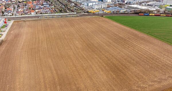 Der Schanzacker bei Asperg. Ist es trotz sinkender Flüchtlingszahlen weiterhin notwendig, hier eine Landeserstaufnahmestelle zu bauen? Rainer Wieland, der Vorsitzende des Stuttgarter Regionalverbandes, sagt Nein