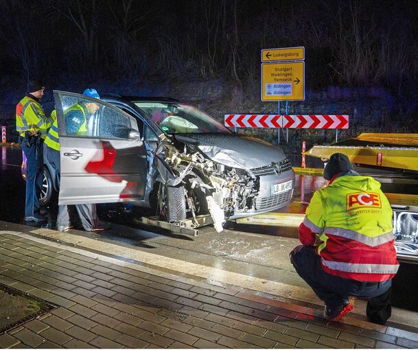 Auf der L1144 kam es am Freitagabend gegen 19.20 Uhr zu einem Unfall beim Abbiegen.