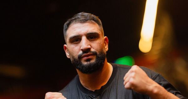 Schwergewichtsboxer Agit Kabayel