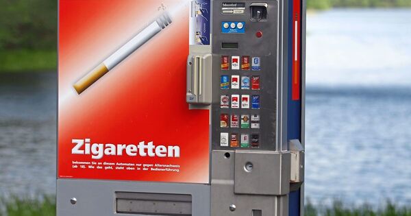 Unbekannte-sprengen-Zigarettenautomat-in-Remseck