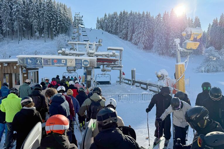 Auf Schnee folgt Eis - Gefahr auf glatten Straßen Auf Schnee folgt Eis - Gefahr auf glatten Straßen