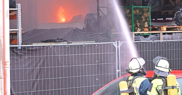 Fire in Oberstenfeld: Warehouse in industrial park burns