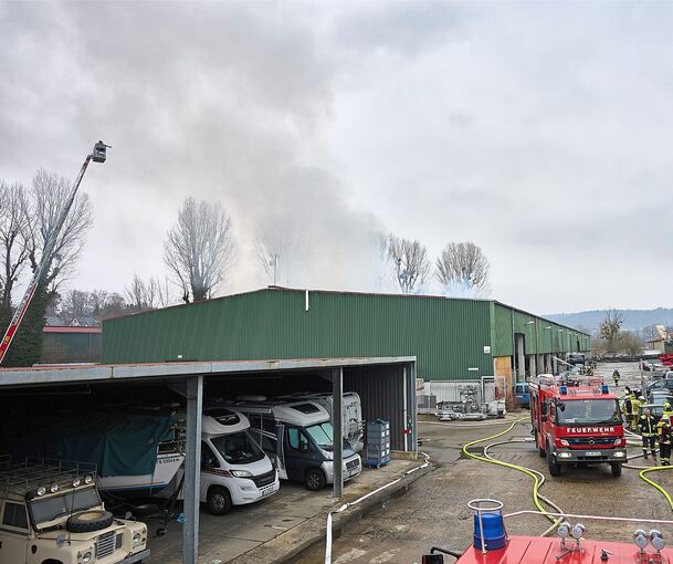 Die Feuerwehr ist mit einem Großaufgebot in Oberstenfeld vor Ort.