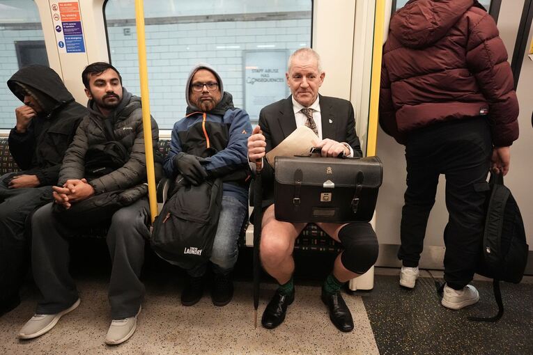 «No Trousers Tube Ride»: Ohne Hose in U-Bahnen in London