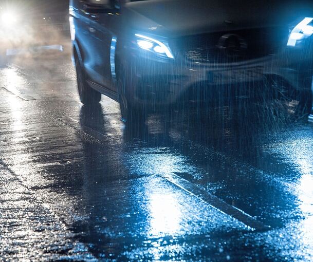 Gefrierender Regen kann im Kreis Ludwigsburg am Montag für Glatteis sorgen.