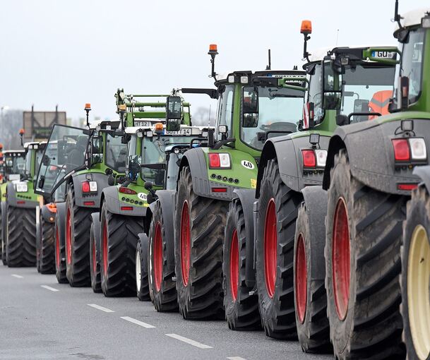 Die Veranstalter gehen davon aus, dass 50 bis 70 Traktoren von Vaihingen nach Stuttgart fahren. Die Veranstalter gehen davon aus, dass 50 bis 70 Traktoren von Vaihingen nach Stuttgart fahren.